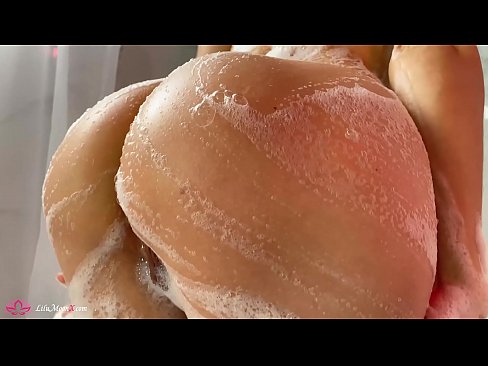 ❤️ Brunette masturbéiert Pussy mat Vibrator fir en intensiven Orgasmus an der Dusch ❤️ Just Porno bei eis