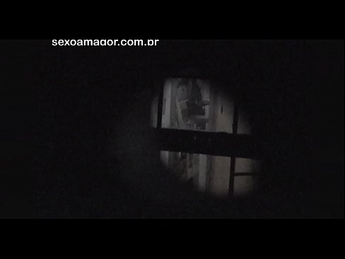 ❤️ Blondie gëtt geheim vun engem Quartier Voyeur verstoppt hannert huel Zillen opgeholl ❤️ Just Porno bei eis